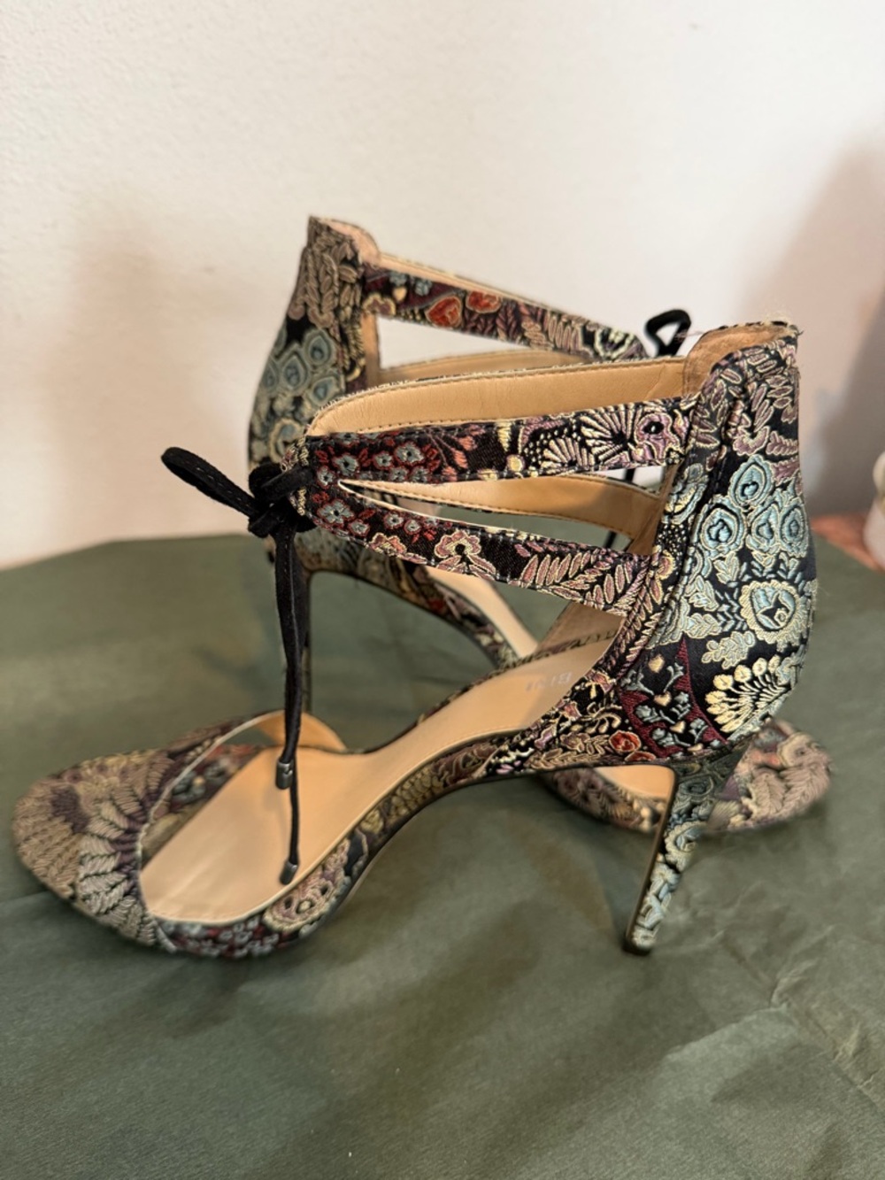 Gianni Bini Jacquard Floral Ankle Tie Heels Sandals Size 10